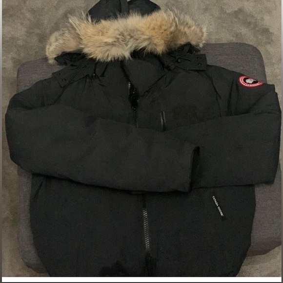 Men’s Canada Goose Puffer - Picture 2 of 5
